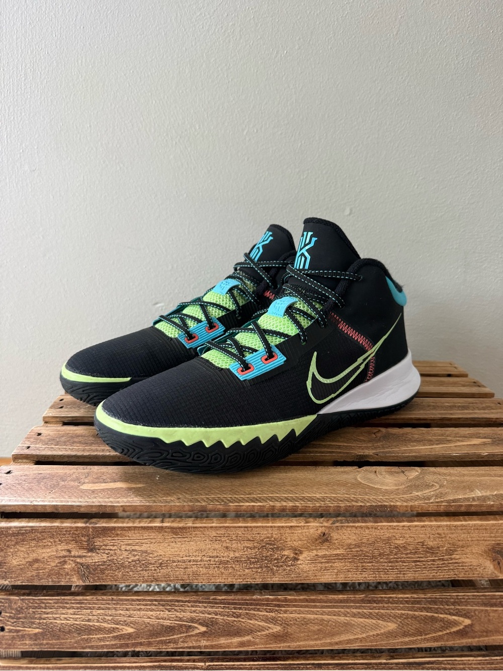 EUC Nike Kyrie Flytrap 4 “Black Lime Glow”